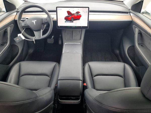 2025 TESLA MODEL Y