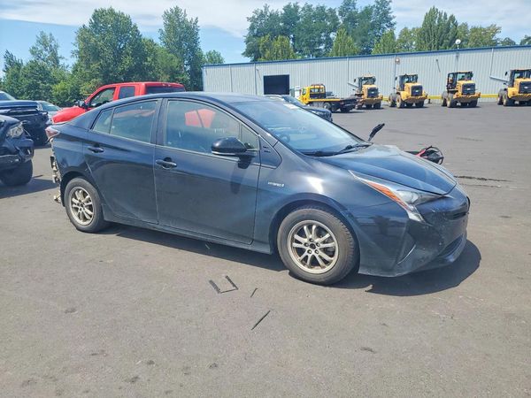 2016 TOYOTA PRIUS