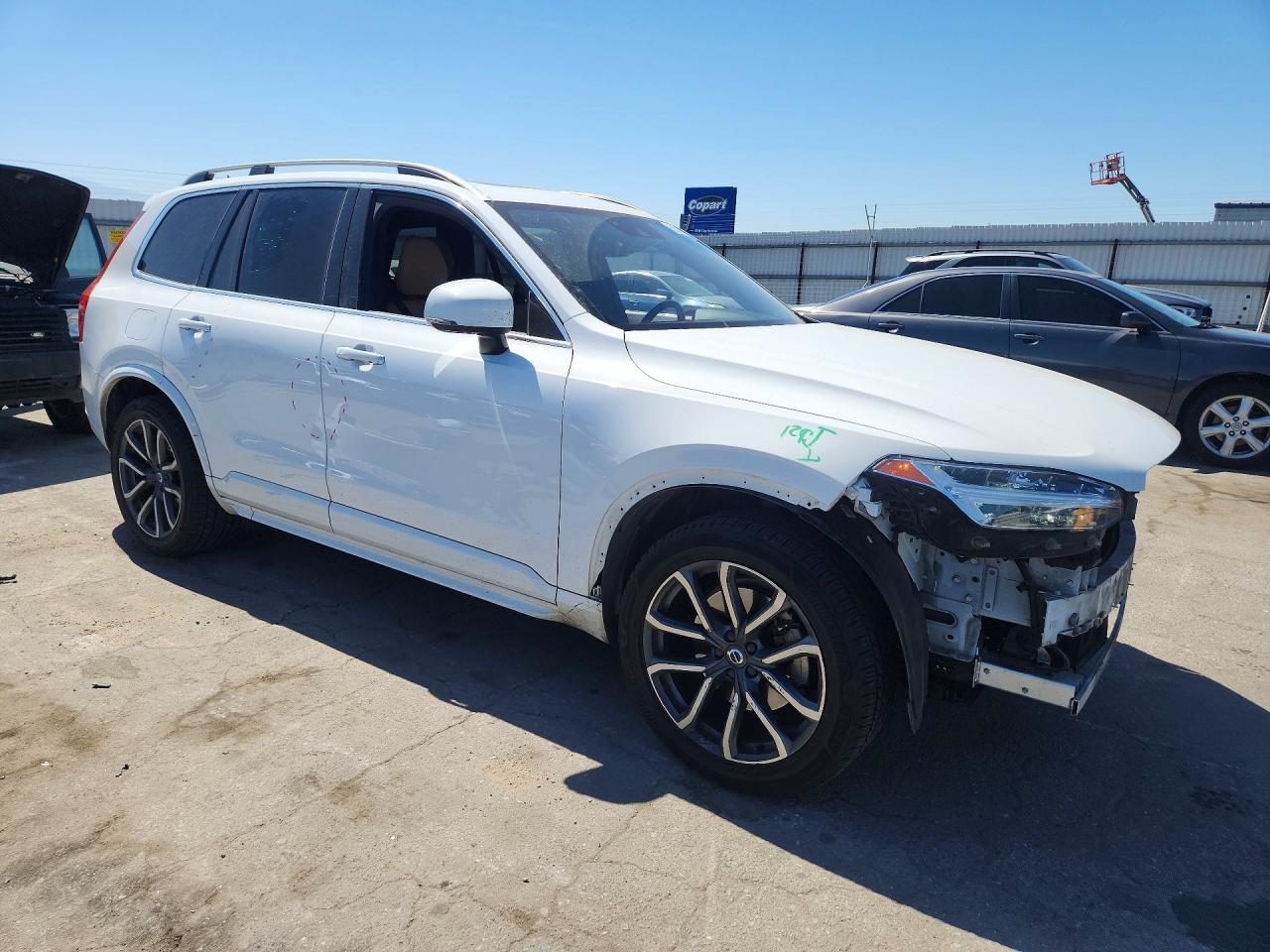 2018 VOLVO XC90 Momentum