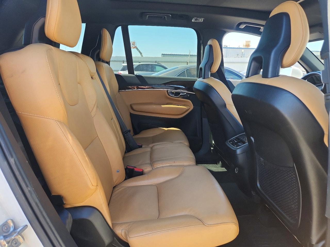 2018 VOLVO XC90 Momentum