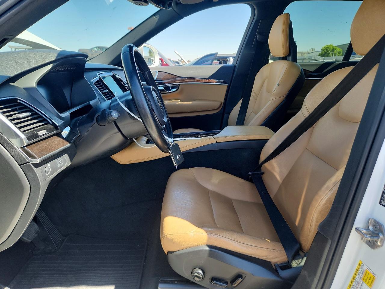 2018 VOLVO XC90 Momentum