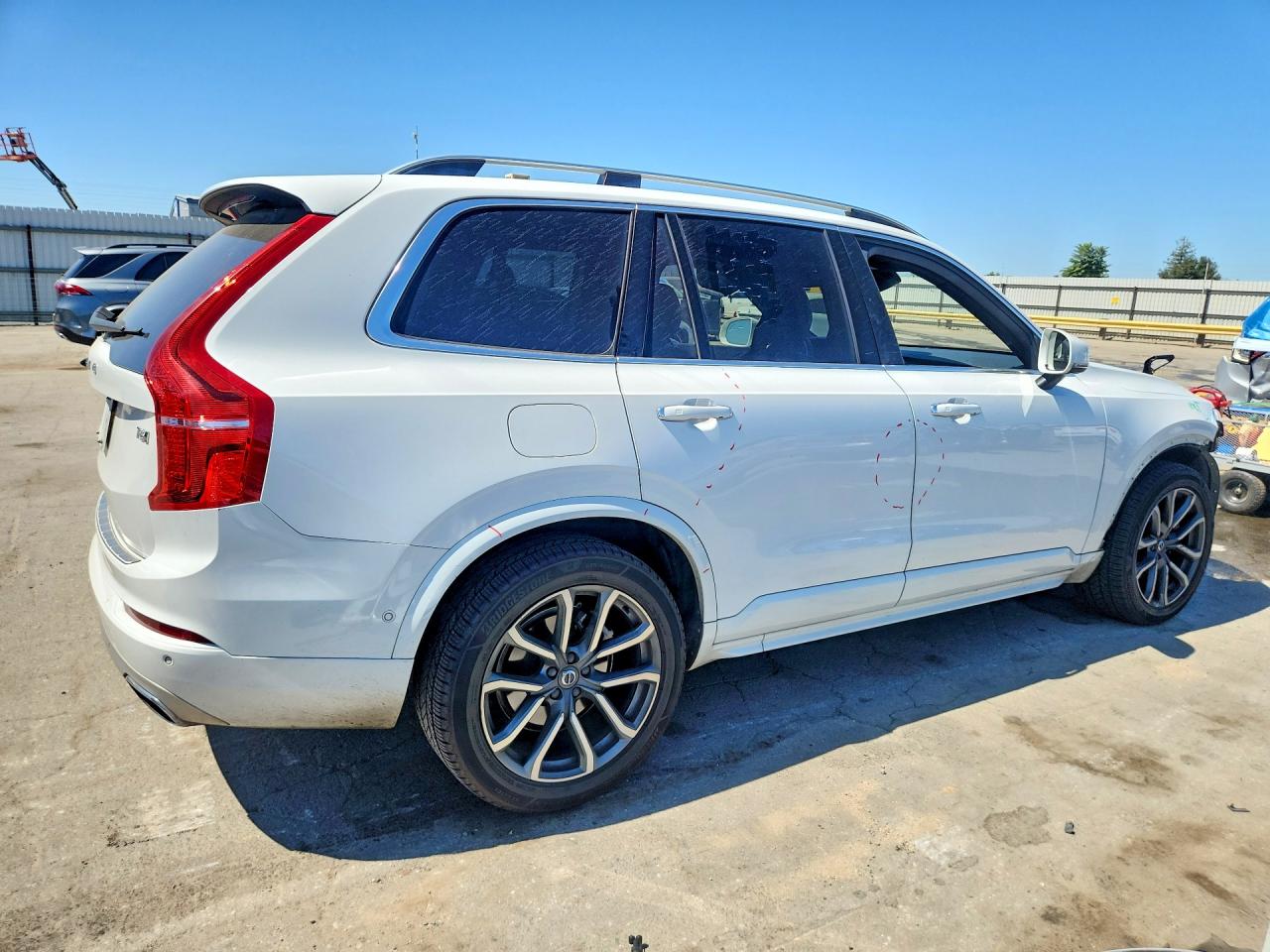 2018 VOLVO XC90 Momentum