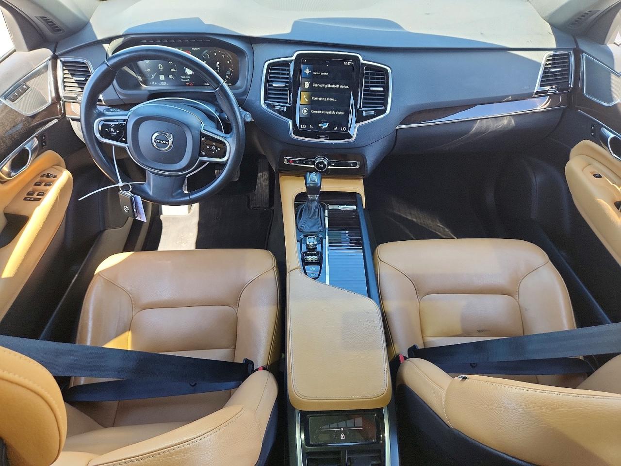 2018 VOLVO XC90 Momentum