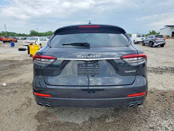 2022 MASERATI LEVANTE BASE/GT