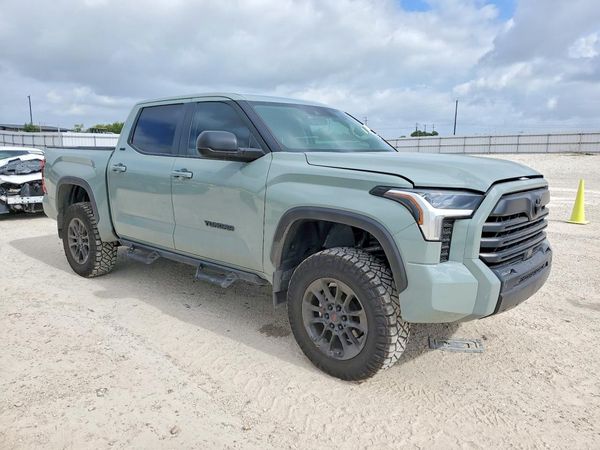 2024 TOYOTA TUNDRA SR5