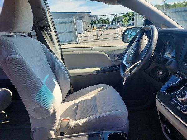 2017 TOYOTA SIENNA LE Mobility/LE