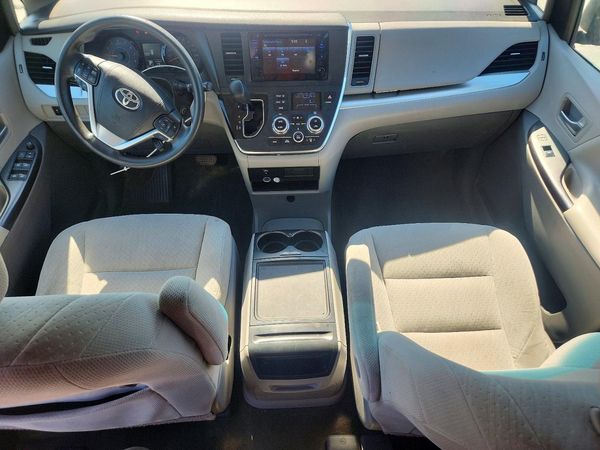 2017 TOYOTA SIENNA LE Mobility/LE