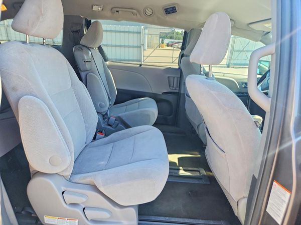 2017 TOYOTA SIENNA LE Mobility/LE