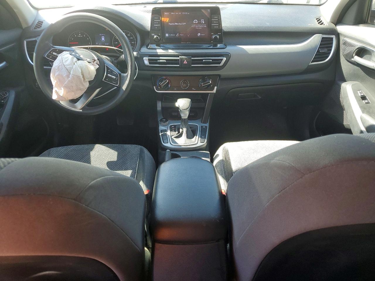 2022 KIA SELTOS LX