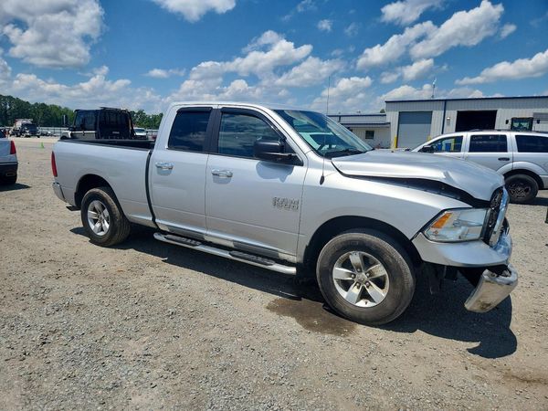 2016 RAM 1500 SLT QUAD CAB 4X4