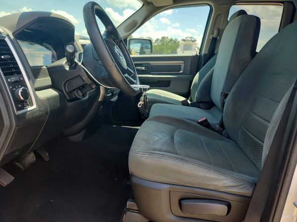 2016 RAM 1500 SLT QUAD CAB 4X4