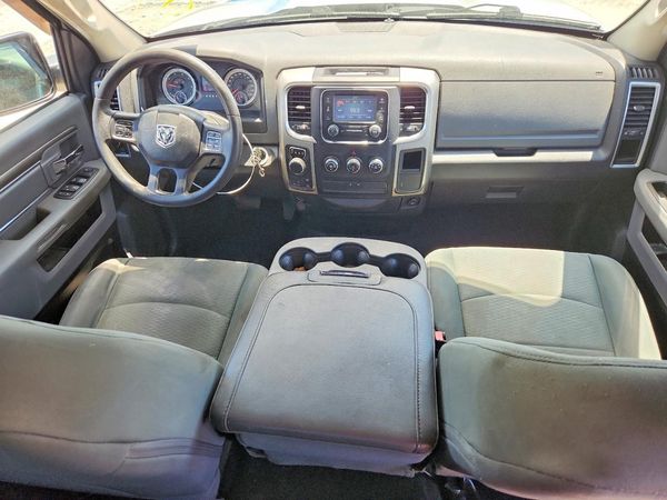2016 RAM 1500 SLT QUAD CAB 4X4