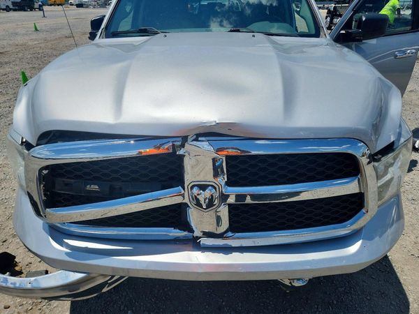 2016 RAM 1500 SLT QUAD CAB 4X4