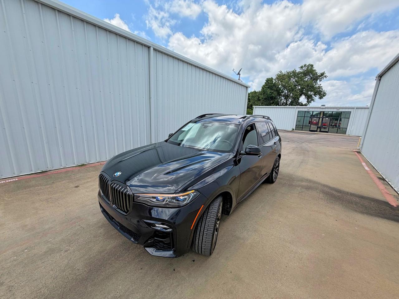 2022 BMW X7 M50i