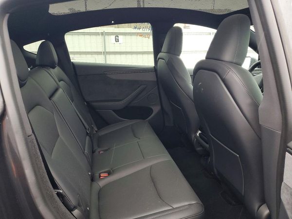 2026 TESLA MODEL Y