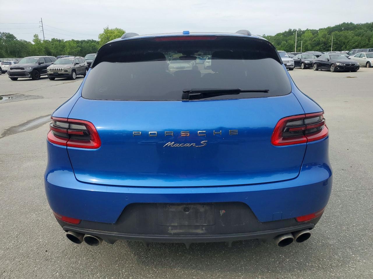 2016 PORSCHE MACAN