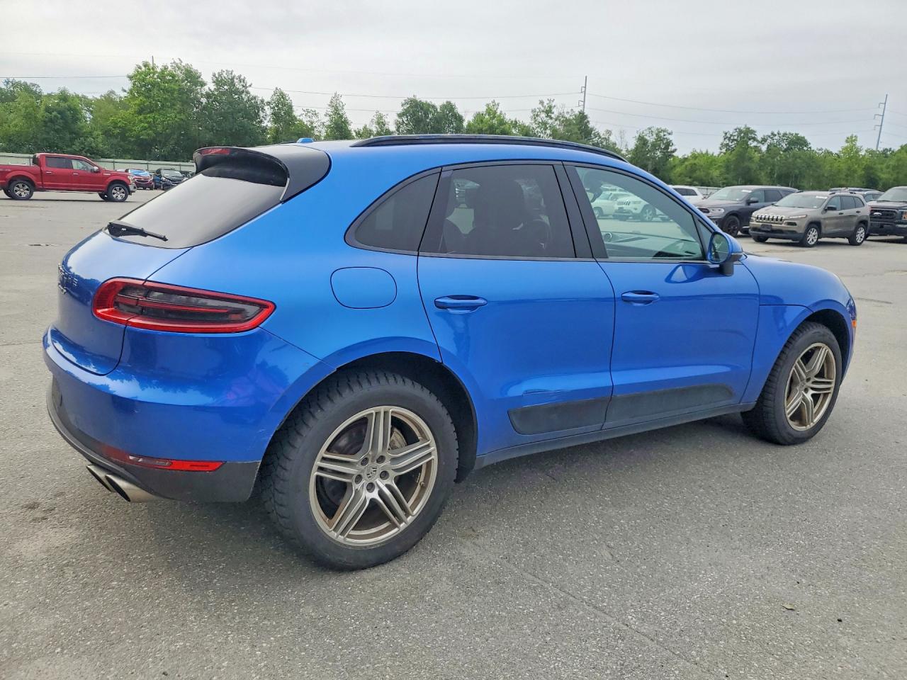 2016 PORSCHE MACAN