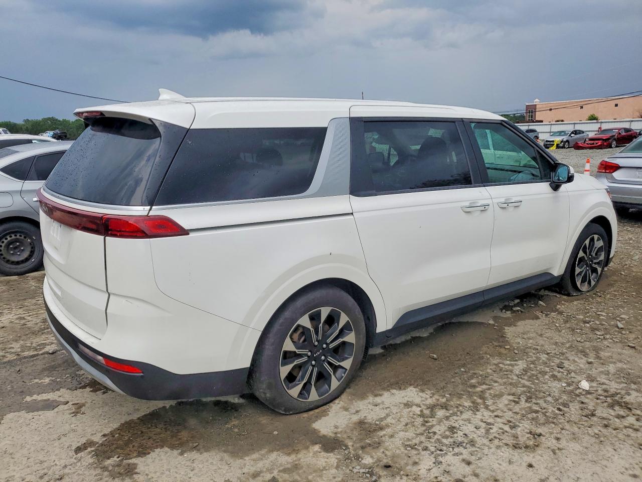 2024 KIA CARNIVAL EX