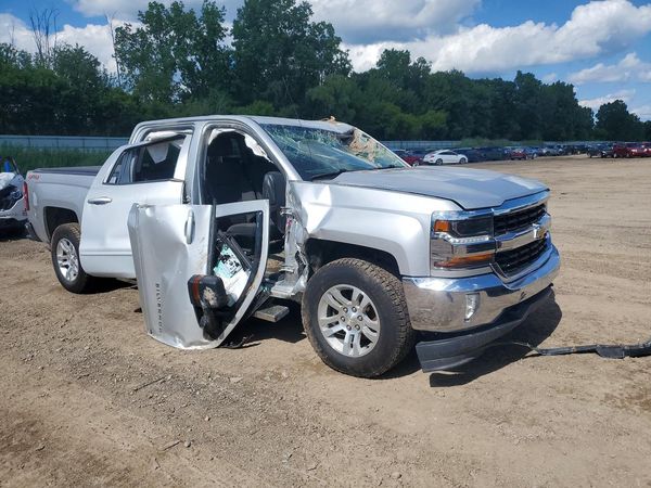2018 CHEVROLET SILVERADO LT — Passenger 3/4