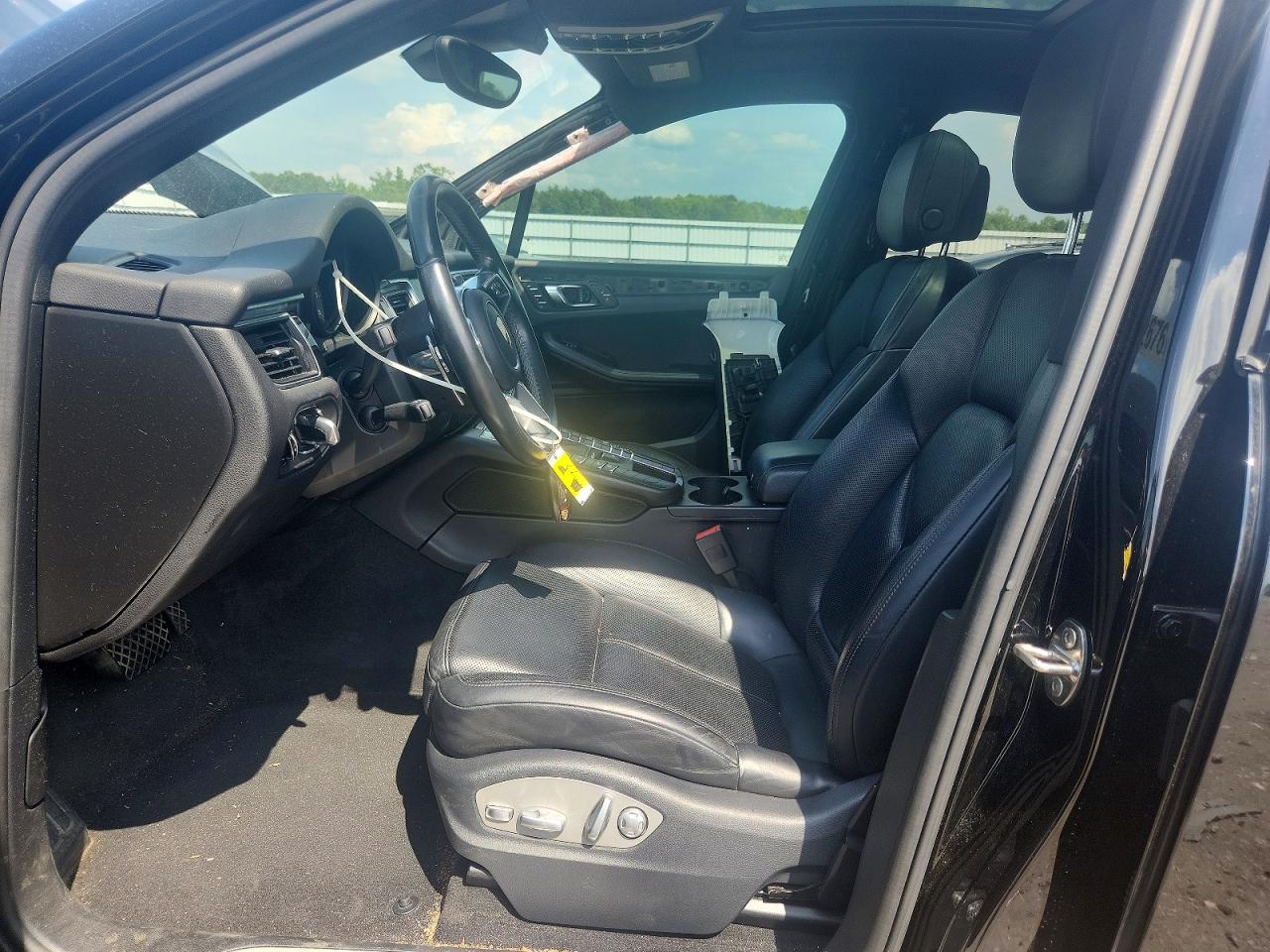 2017 PORSCHE MACAN