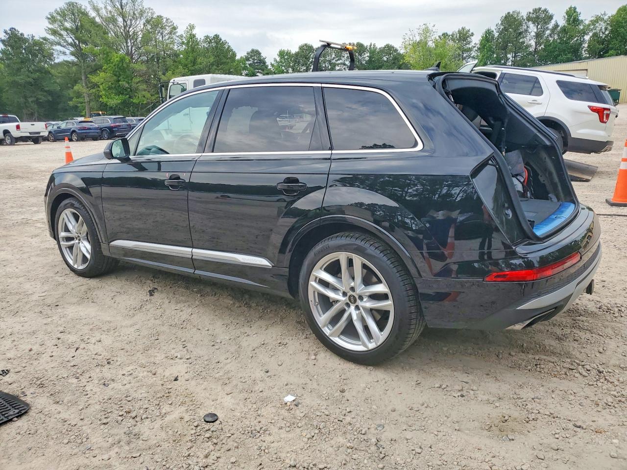 2025 AUDI Q7 quattro Premium Plus