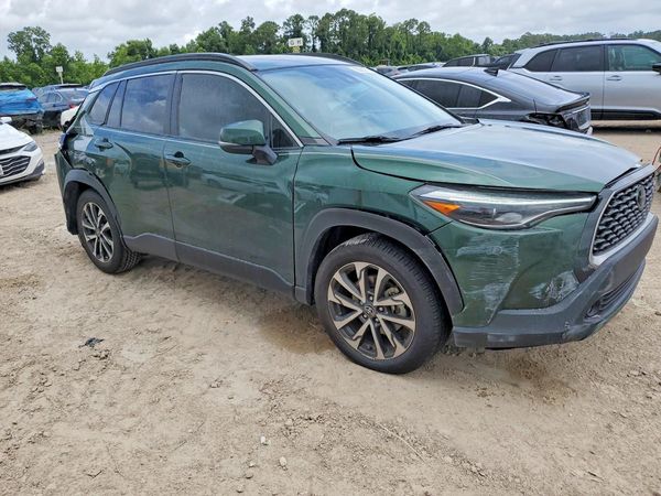 2022 TOYOTA COROLLA CROSS XLE