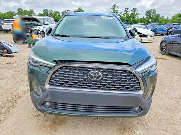 2022 TOYOTA COROLLA CROSS XLE