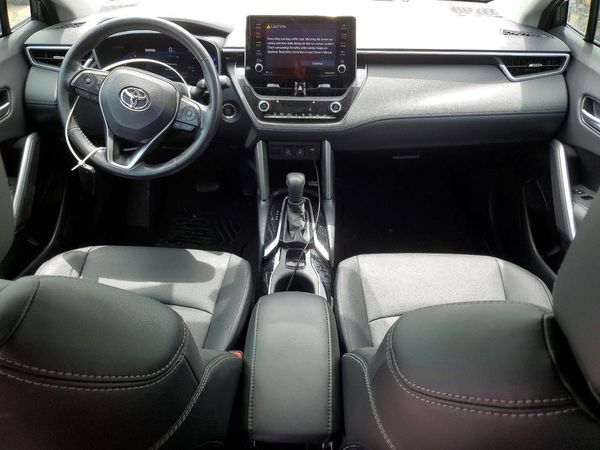 2022 TOYOTA COROLLA CROSS XLE