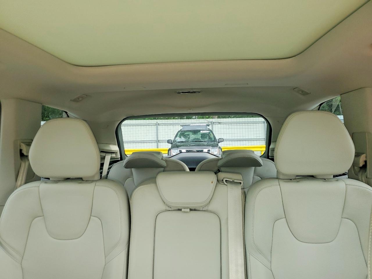 2021 VOLVO XC90 Momentum