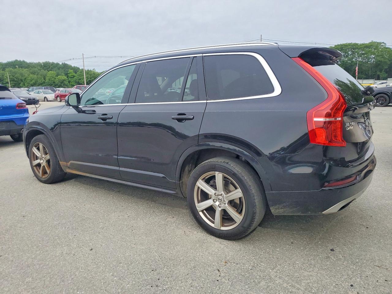 2021 VOLVO XC90 Momentum