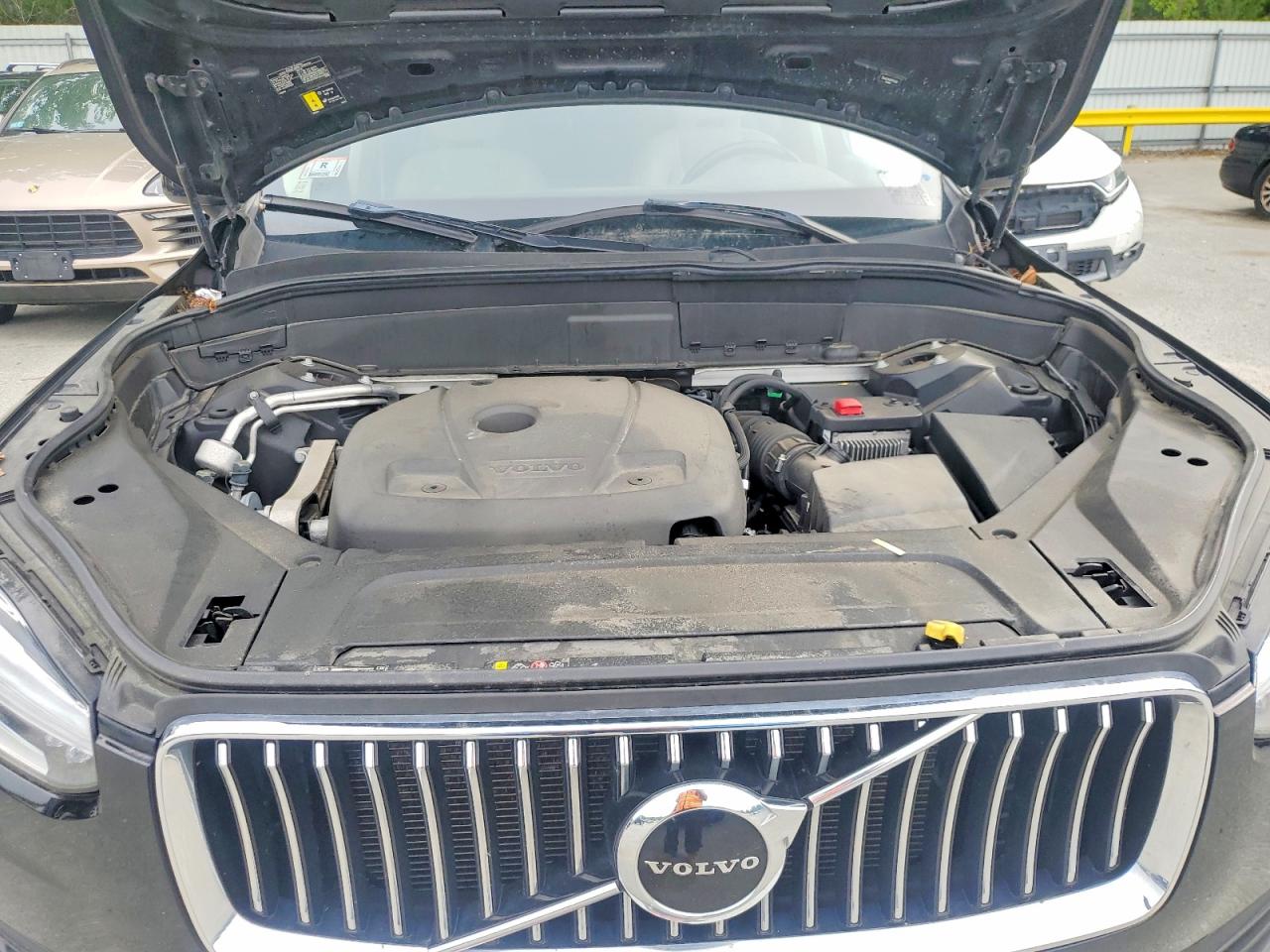 2021 VOLVO XC90 Momentum