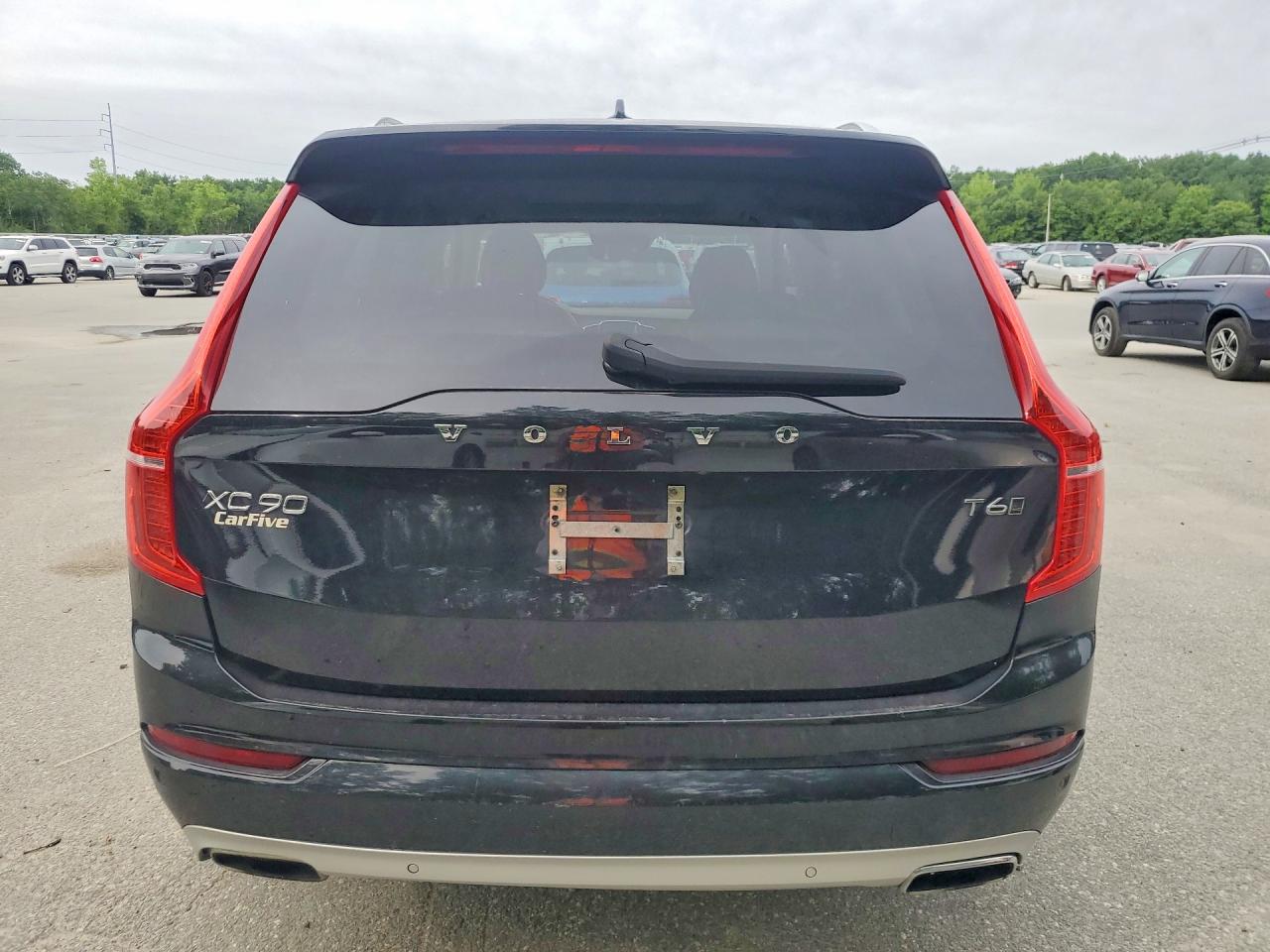 2021 VOLVO XC90 Momentum