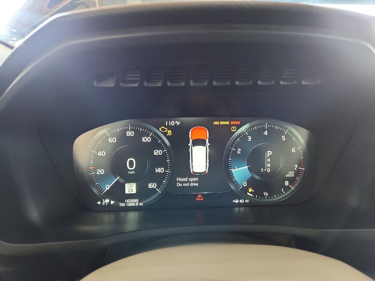 2019 VOLVO XC90 Momentum