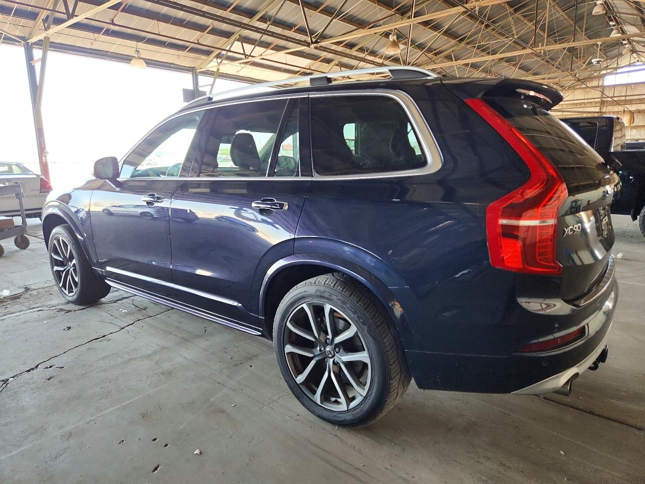 2019 VOLVO XC90 Momentum