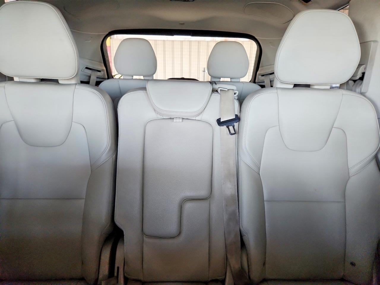 2019 VOLVO XC90 Momentum