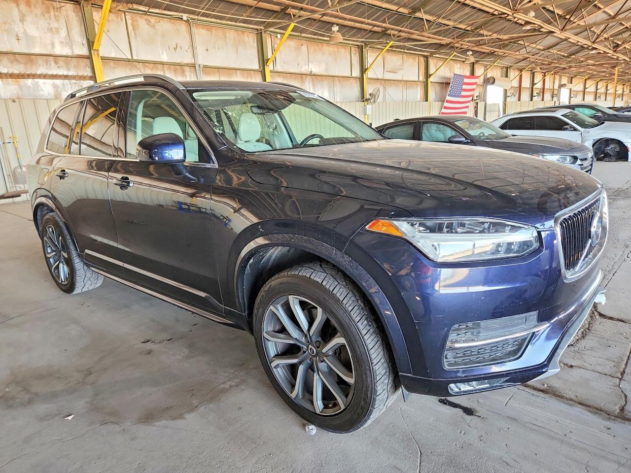 2019 VOLVO XC90 Momentum