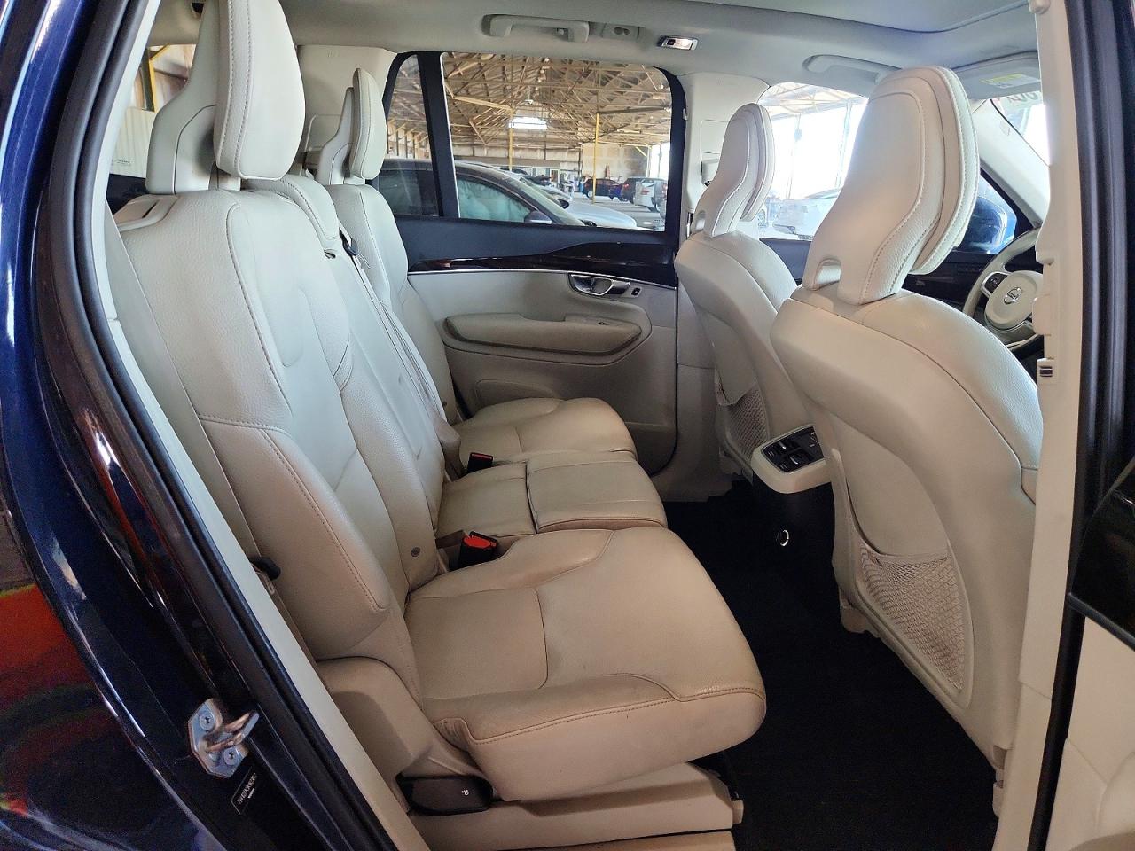 2019 VOLVO XC90 Momentum