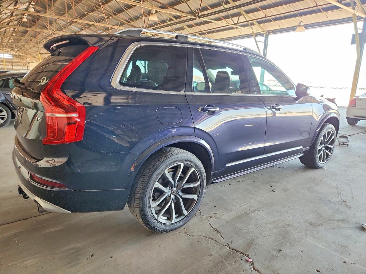 2019 VOLVO XC90 Momentum