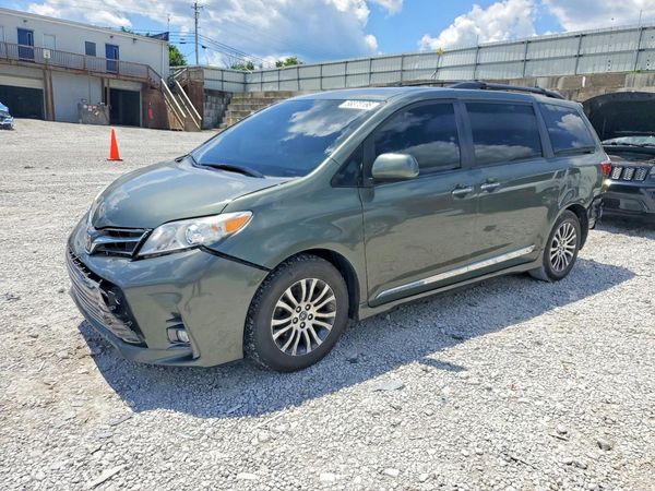 2018 TOYOTA SIENNA