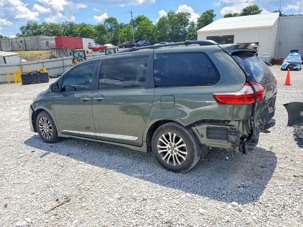 2018 TOYOTA SIENNA