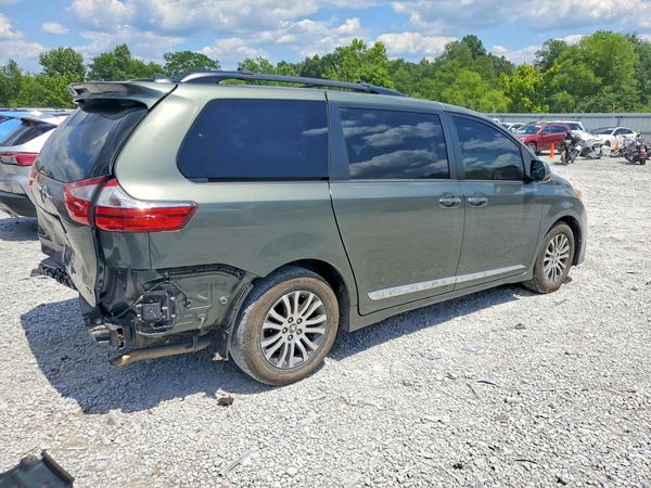 2018 TOYOTA SIENNA