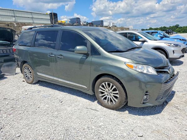 2018 TOYOTA SIENNA