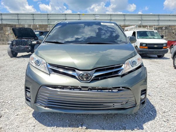 2018 TOYOTA SIENNA