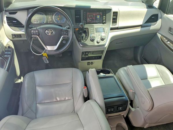 2018 TOYOTA SIENNA