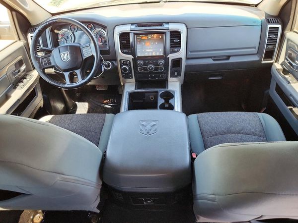 2014 RAM 1500 SLT CREW CAB 4X4
