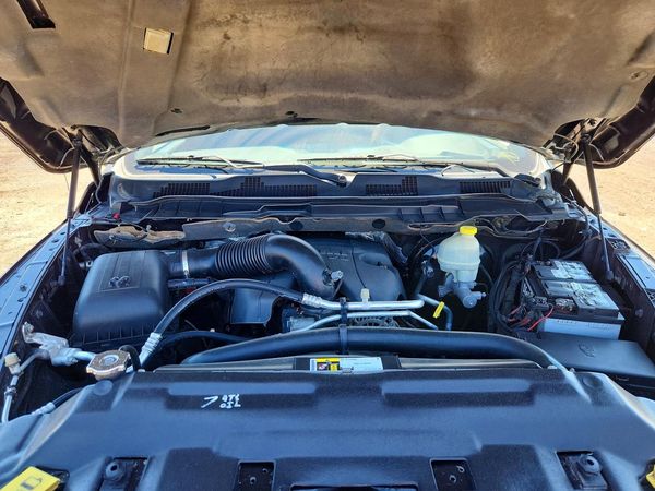 2014 RAM 1500 SLT CREW CAB 4X4