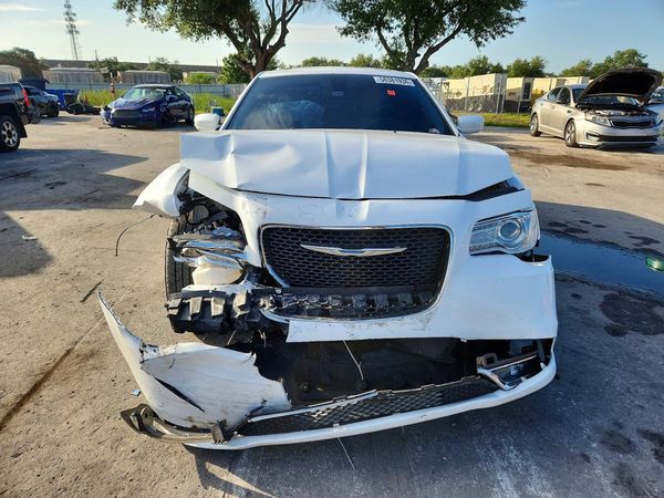 2017 CHRYSLER 300