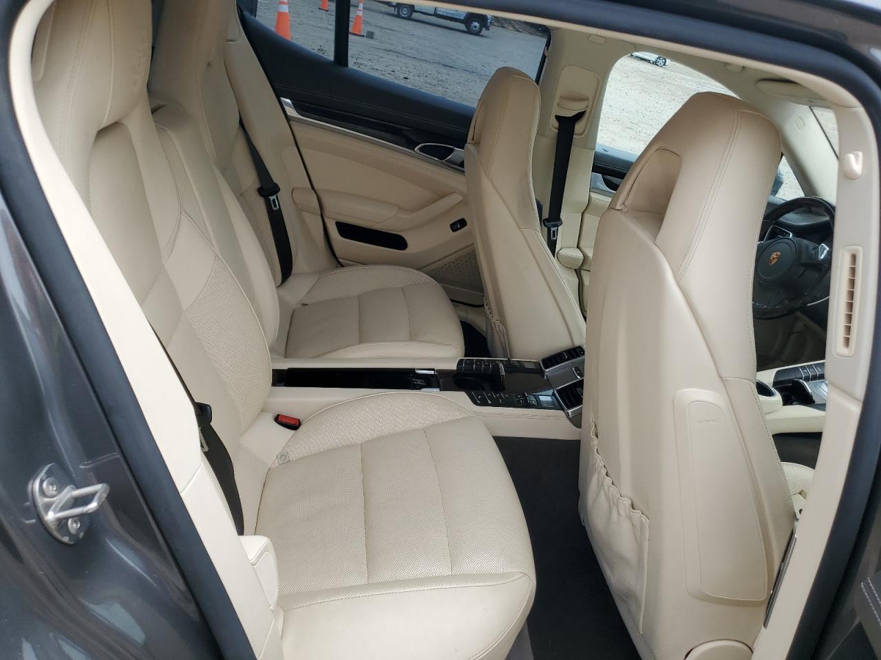 2015 PORSCHE PANAMERA Base (2WD), 4 (4WD)