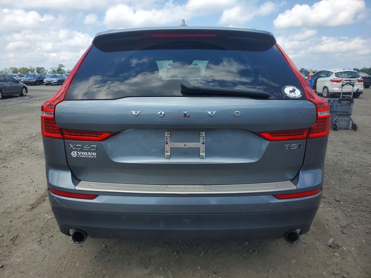 2021 VOLVO XC60 Momentum