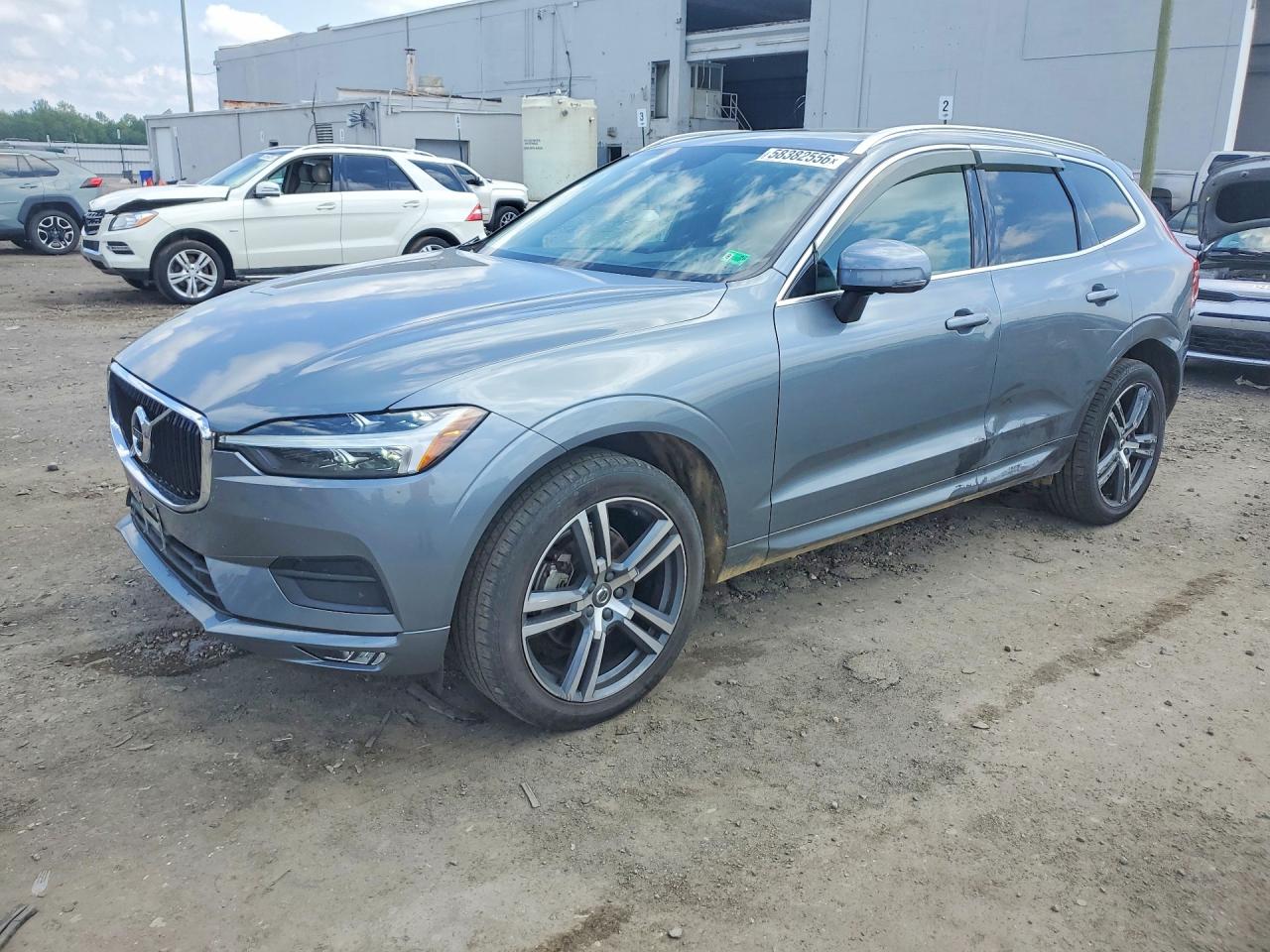 2021 VOLVO XC60 Momentum